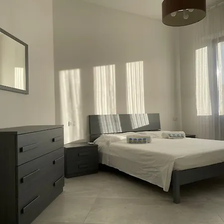 Bilocale Zona Ospedale 아파트 베르가모